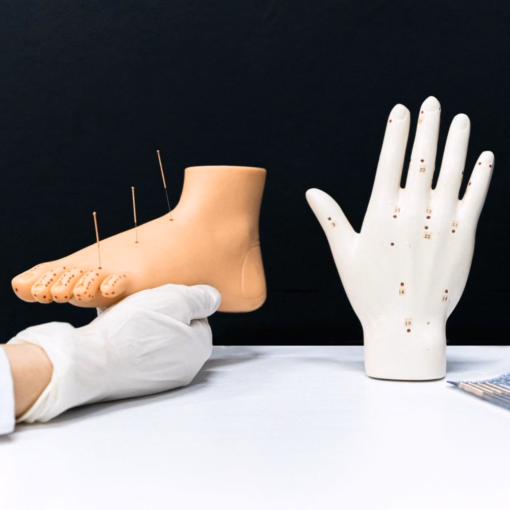 How many distal points are in acupuncture?