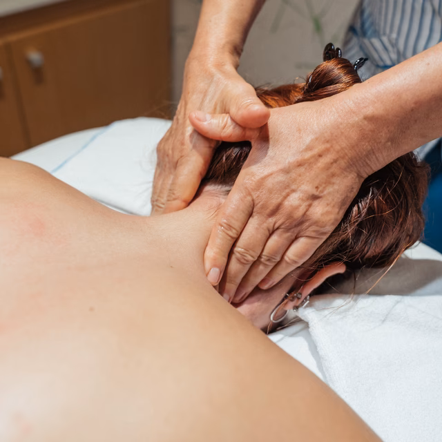 ¿Qué hacen en un masaje Reiki?