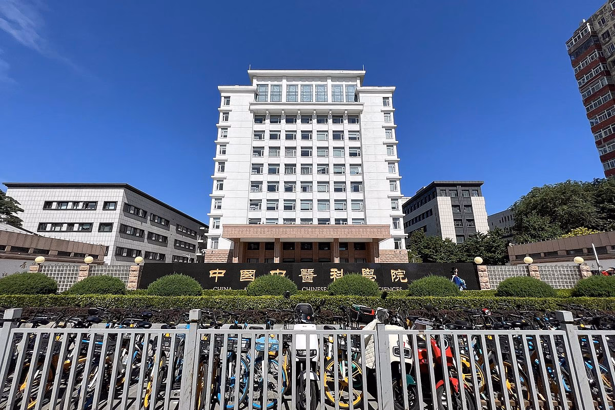 How to become a TCM practitioner in China?