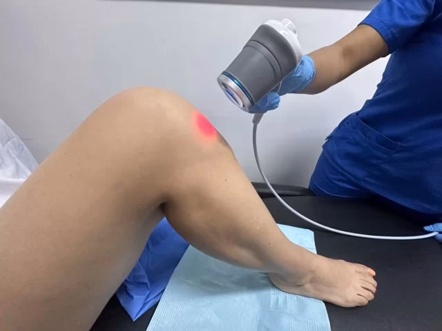 ¿Qué hace el láser en un esguince de tobillo?