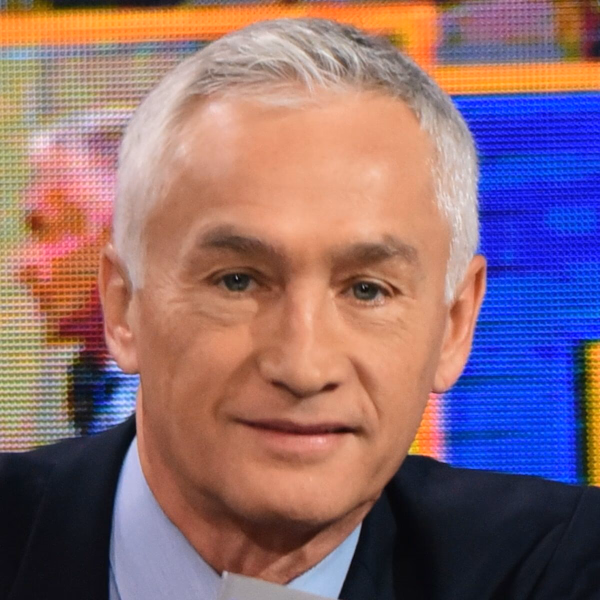 ¿Qué título tiene Jorge Ramos?