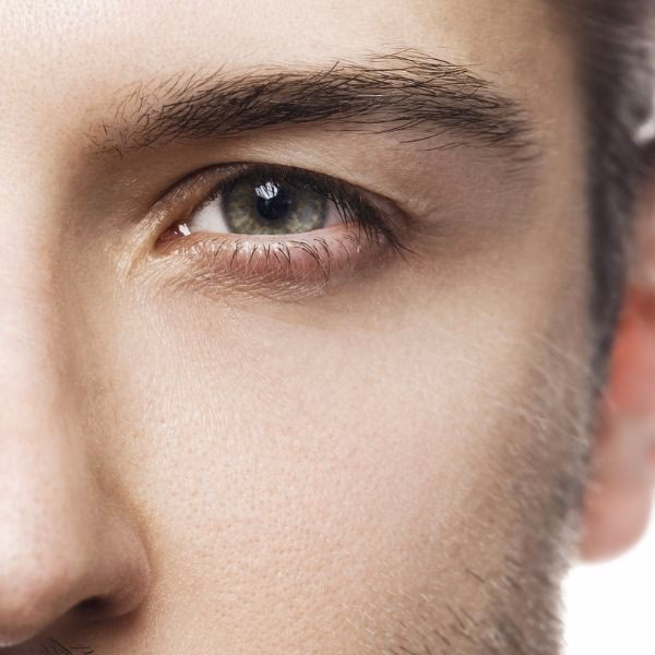 ¿Cómo puedo quitar las ojeras si soy hombre?