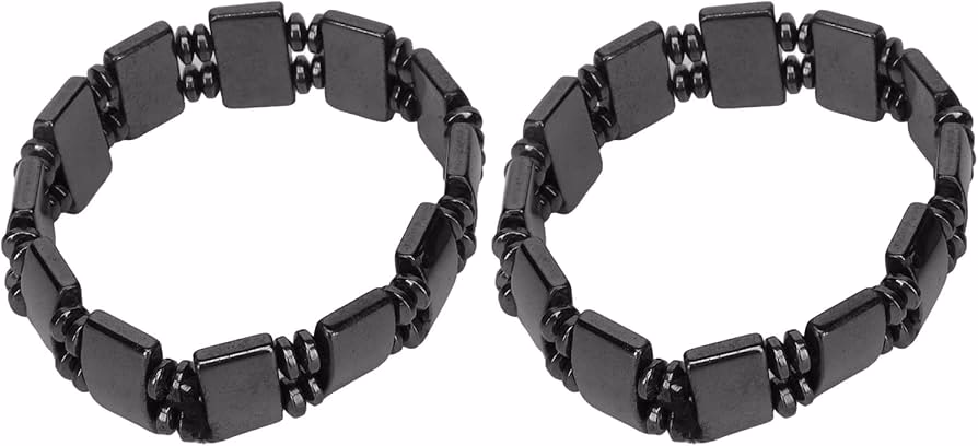 ¿En qué mano deben llevar las pulseras los hombres?