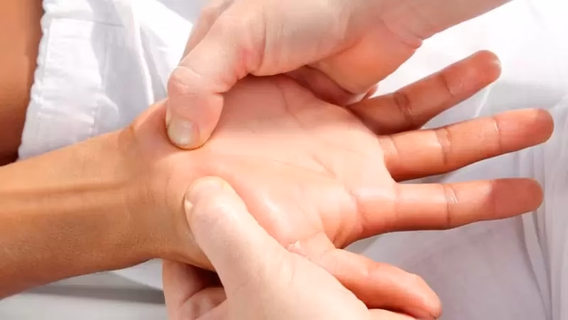 ¿Qué es y para qué sirve la reflexología?